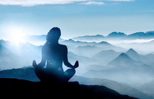 Meditace na vrcholku hor